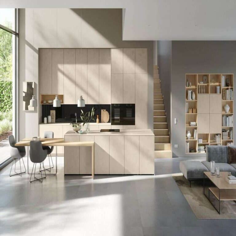 Offene Küche mit Wohnbereich – Küche kaufen Kassel Offene moderne Küche in Beige mit Kochinsel, Essplatz und angrenzendem Wohnbereich